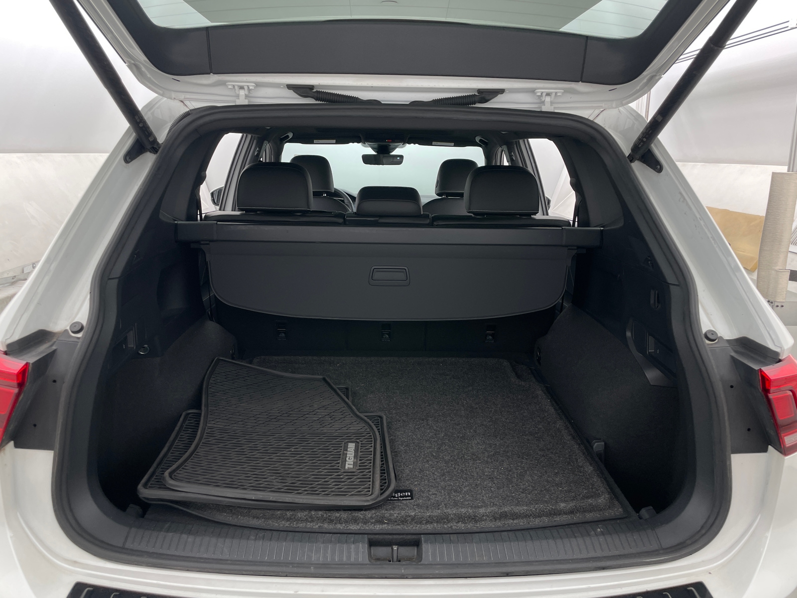 Thumbnail: 2022 Volkswagen Tiguan - 6