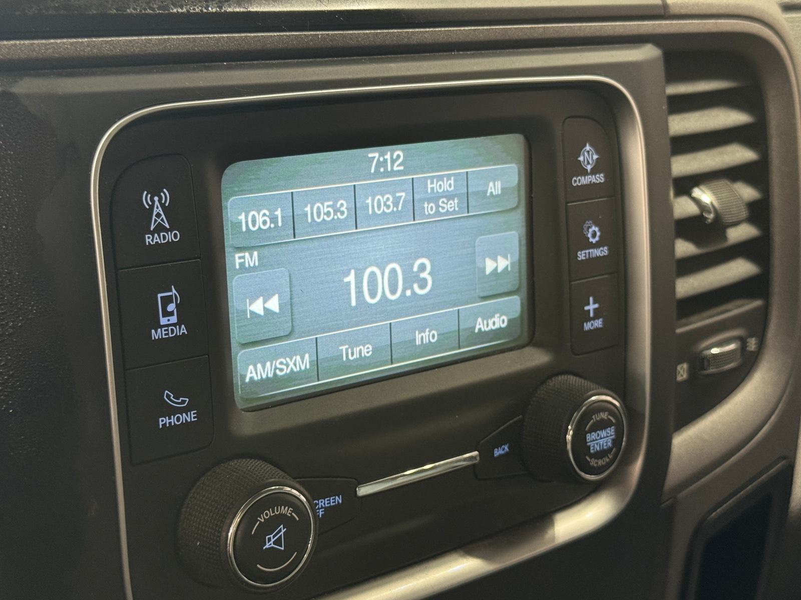 Thumbnail: 2019 RAM 1500 Classic - 4