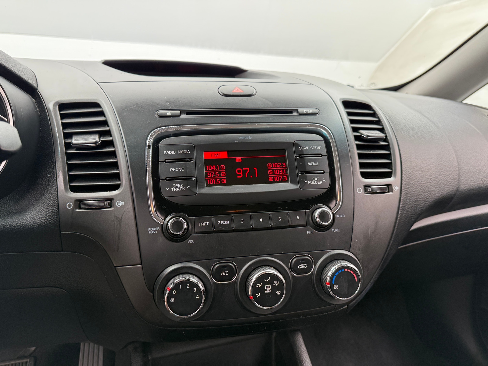 Thumbnail: 2018 Kia Forte - 4
