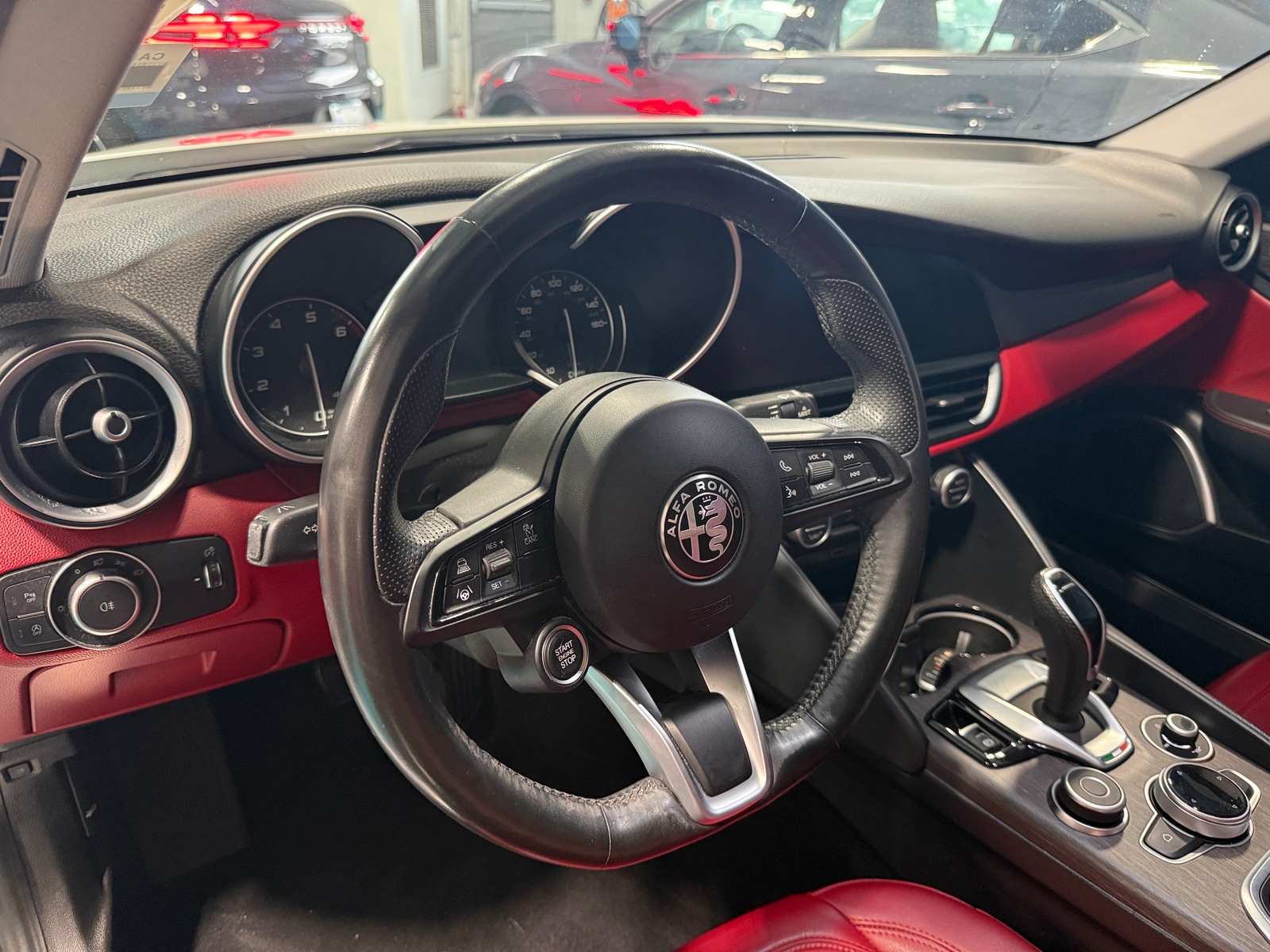 Thumbnail: 2021 Alfa Romeo Giulia - 4
