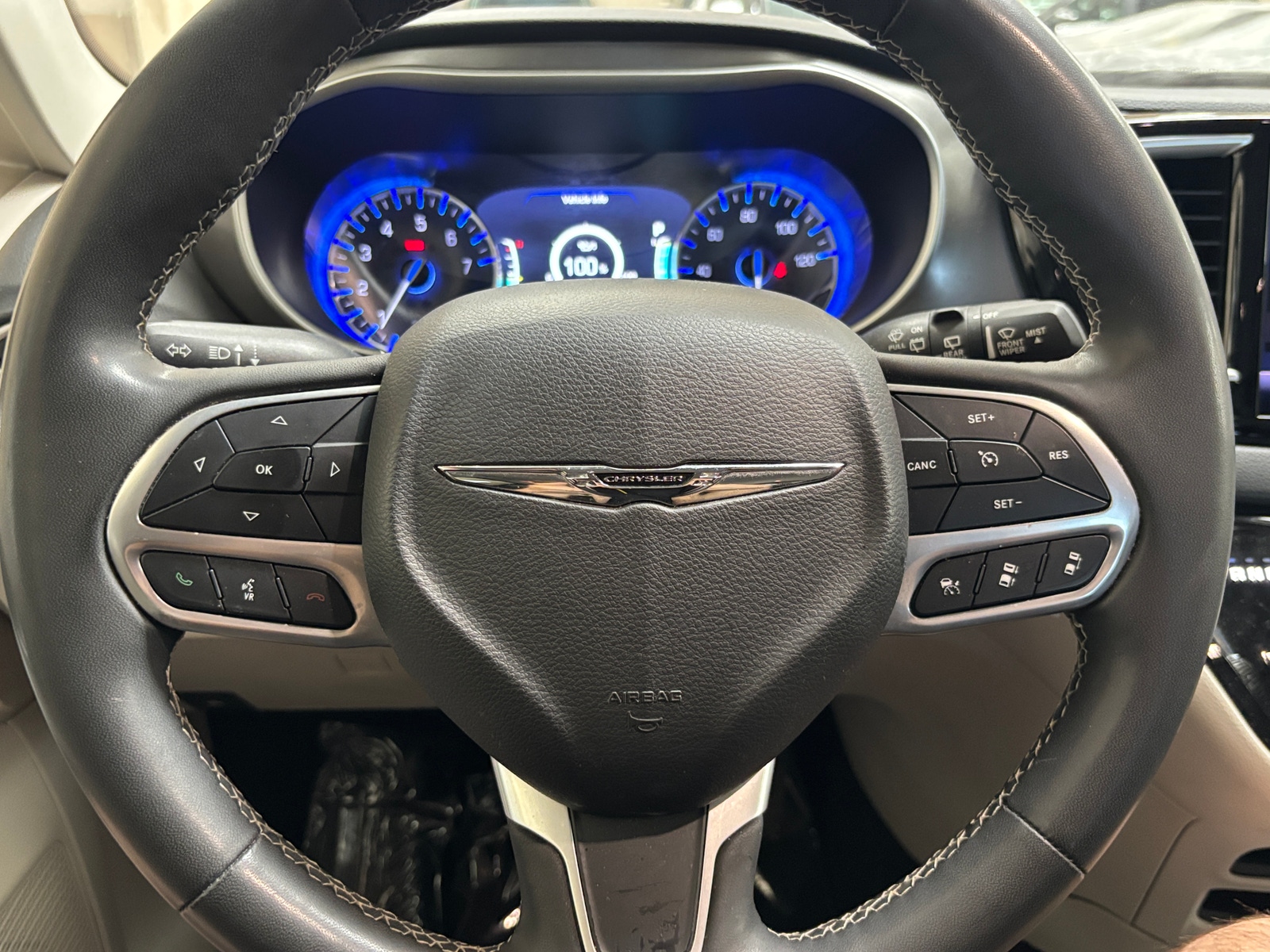 Thumbnail: 2023 Chrysler Pacifica - 5