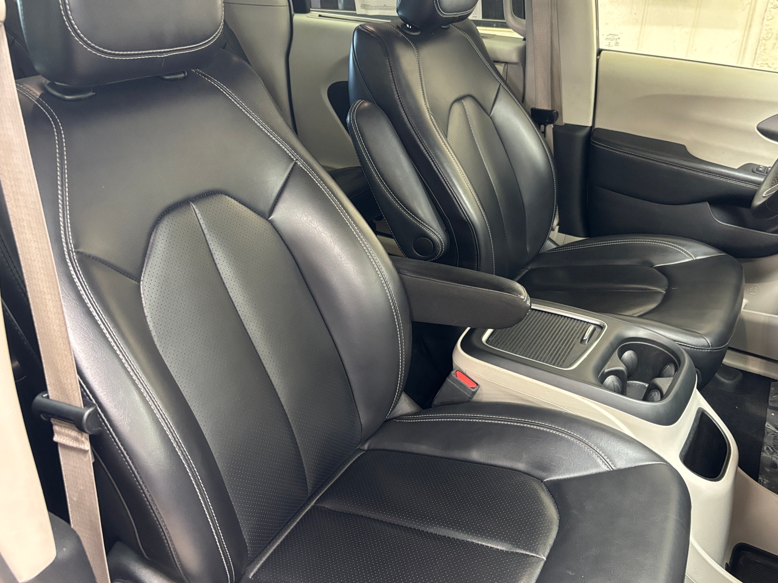 Thumbnail: 2023 Chrysler Pacifica - 2