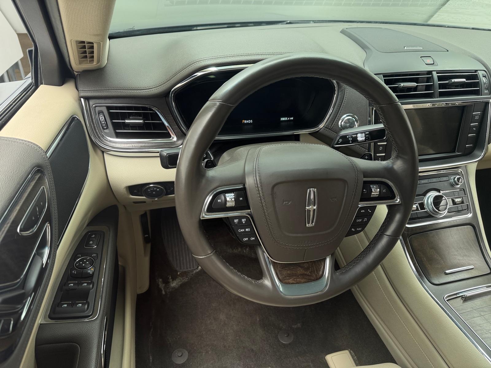 Thumbnail: 2017 Lincoln Continental - 4