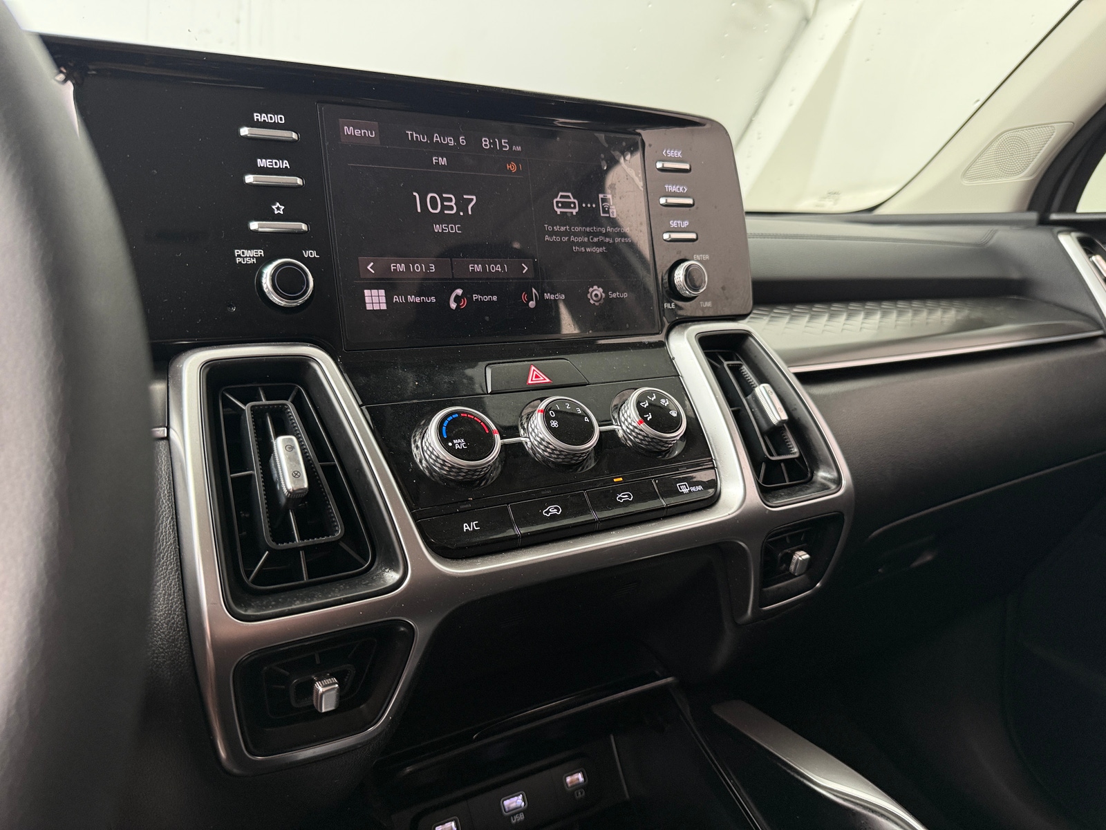 Thumbnail: 2022 Kia Sorento - 4