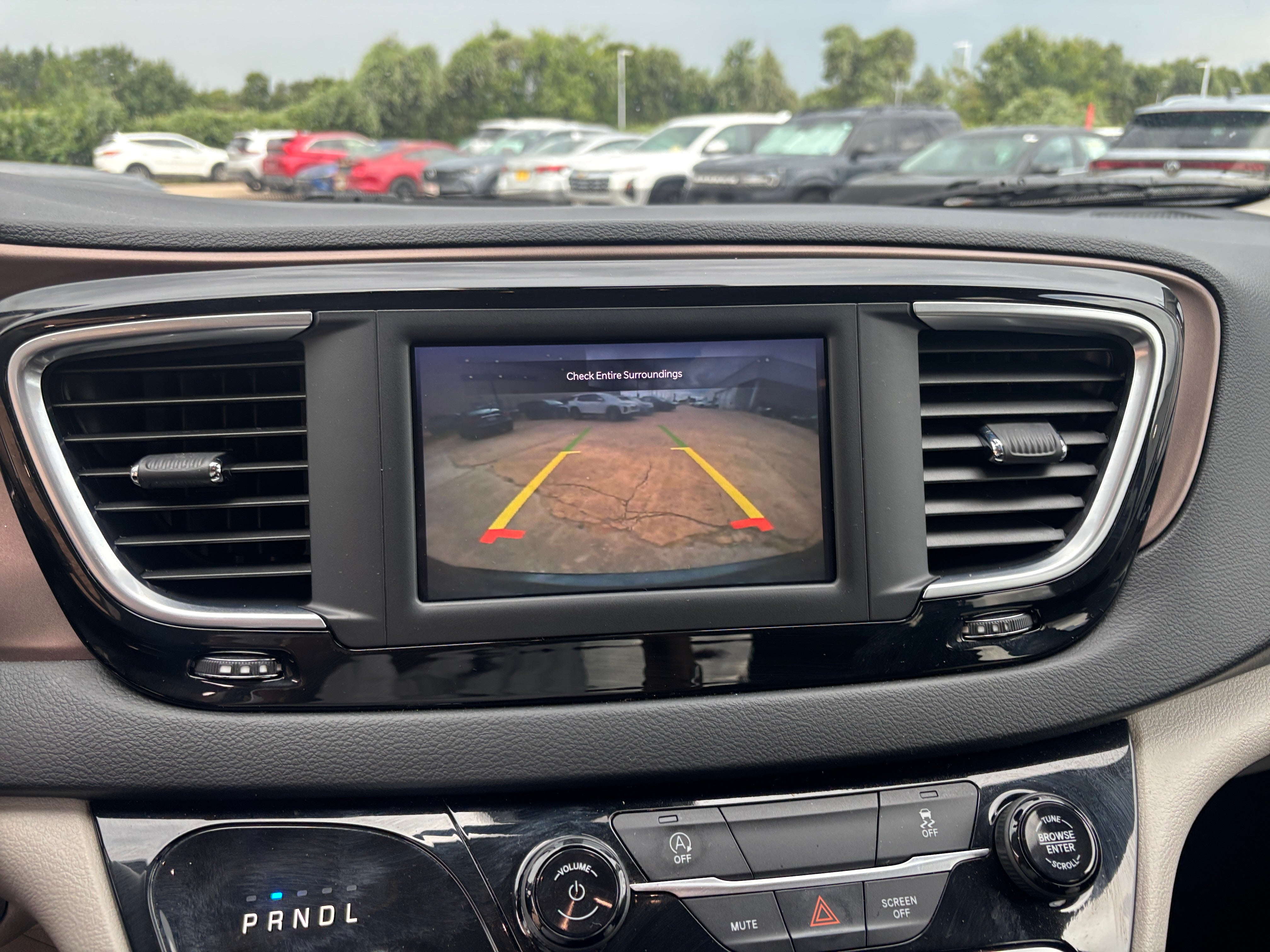 2023 Chrysler Voyager LX