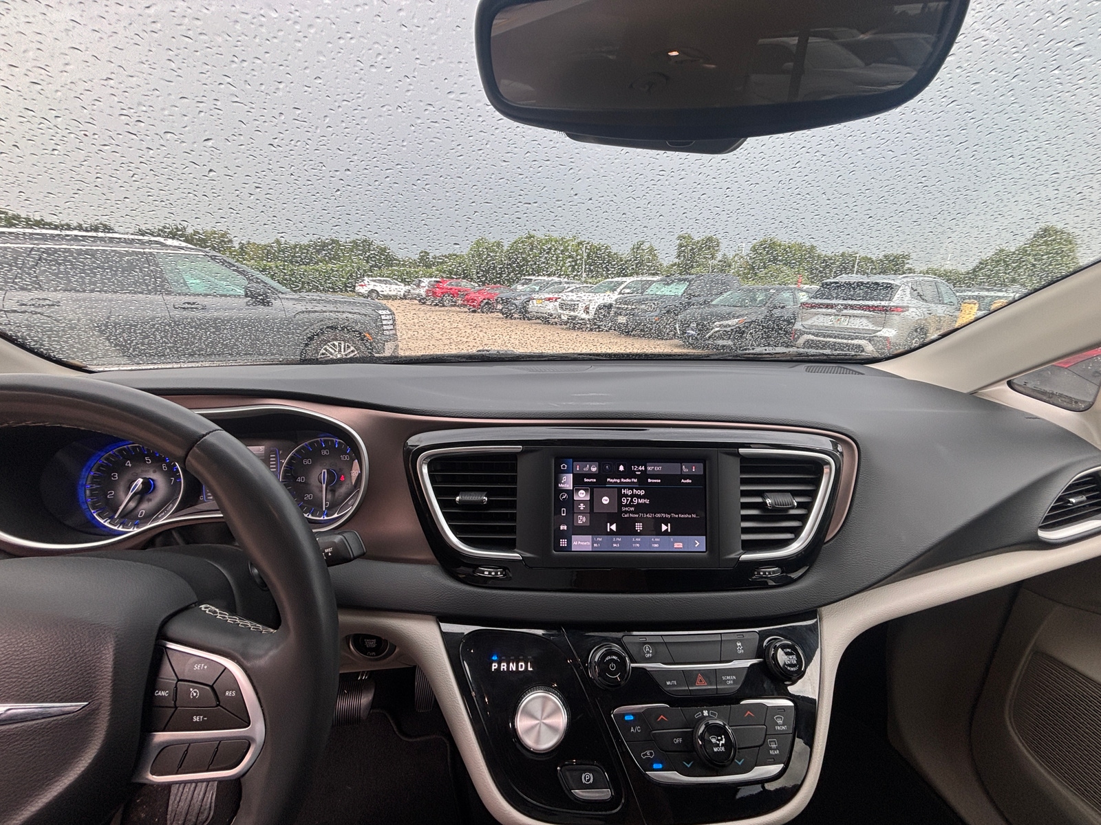 Thumbnail: 2023 Chrysler Voyager - 3