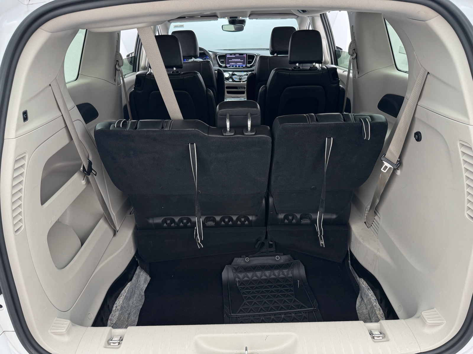 Thumbnail: 2023 Chrysler Pacifica - 6