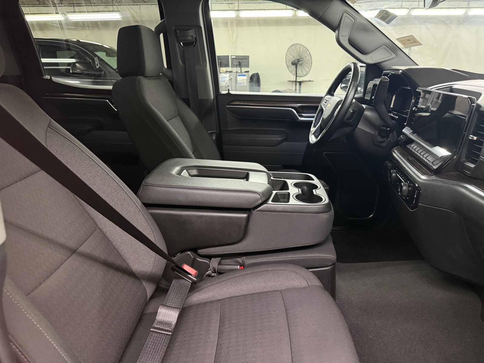 Thumbnail: 2025 Chevrolet Silverado 1500 - 2