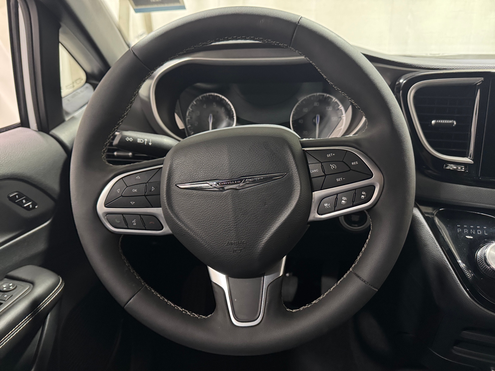Thumbnail: 2026 Chrysler Pacifica - 4