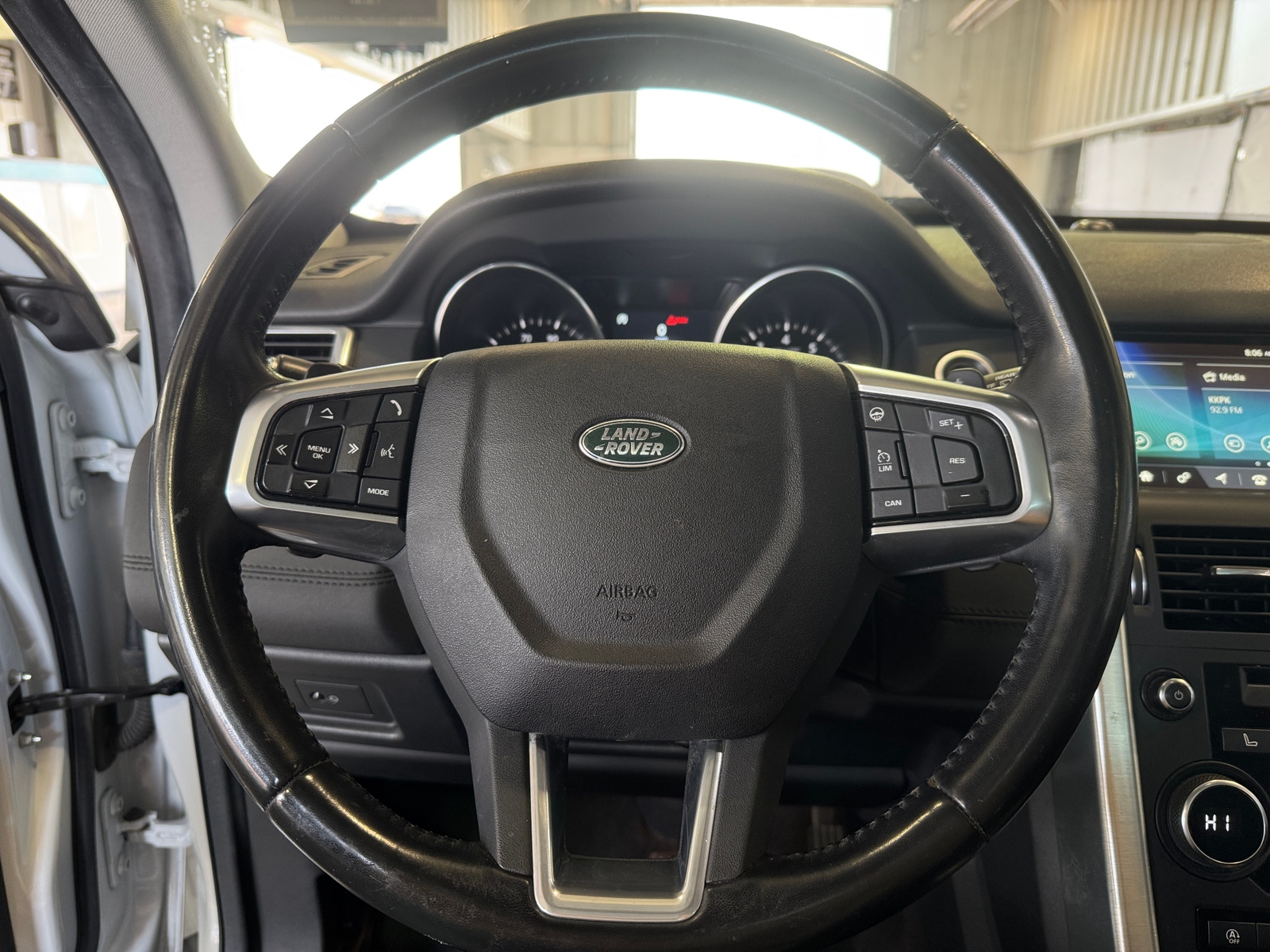 Thumbnail: 2018 Land Rover Discovery Sport - 4