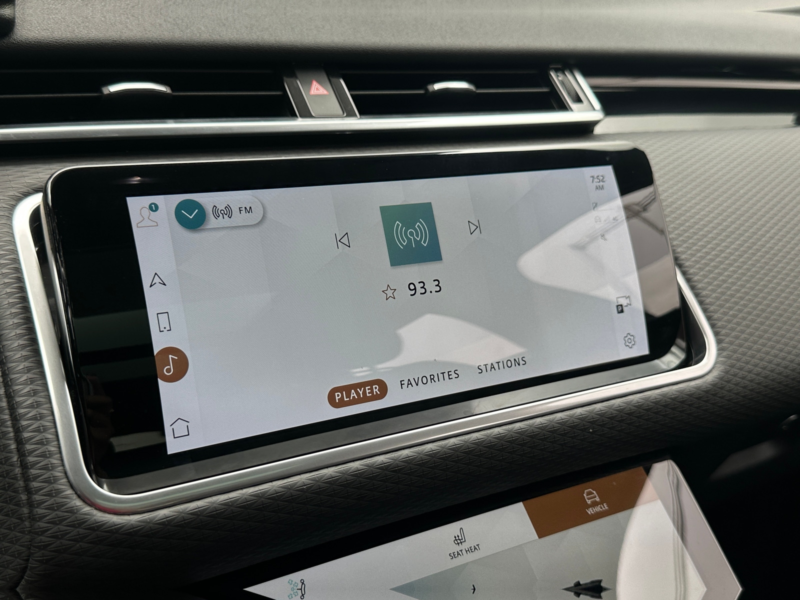 Thumbnail: 2021 Land Rover Range Rover Velar - 4