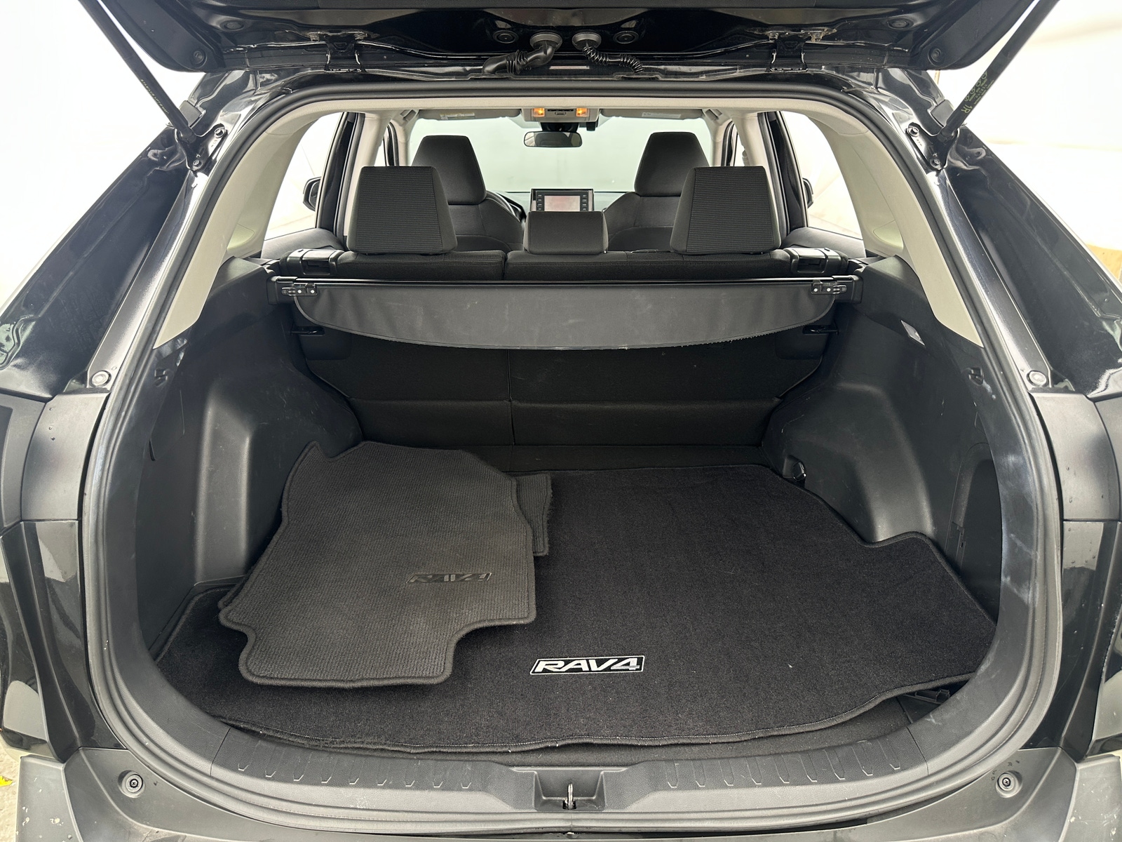 Thumbnail: 2019 Toyota RAV4 - 7
