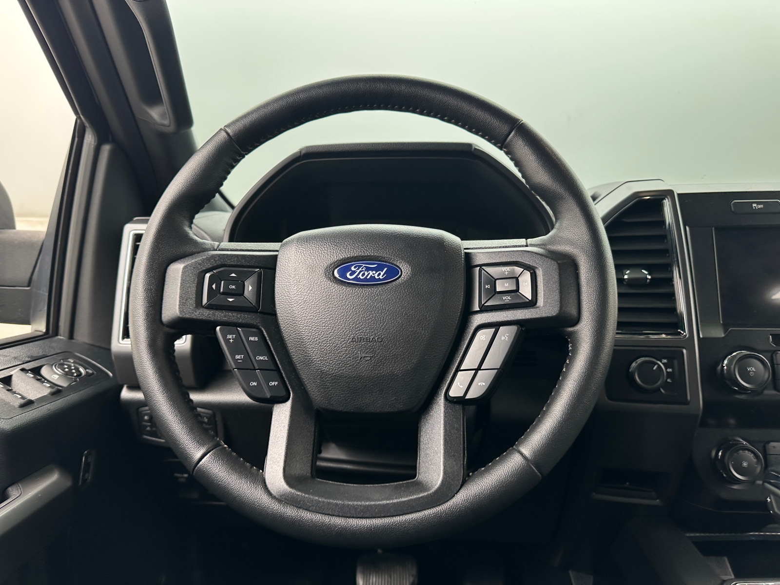Thumbnail: 2020 Ford Econoline - 5