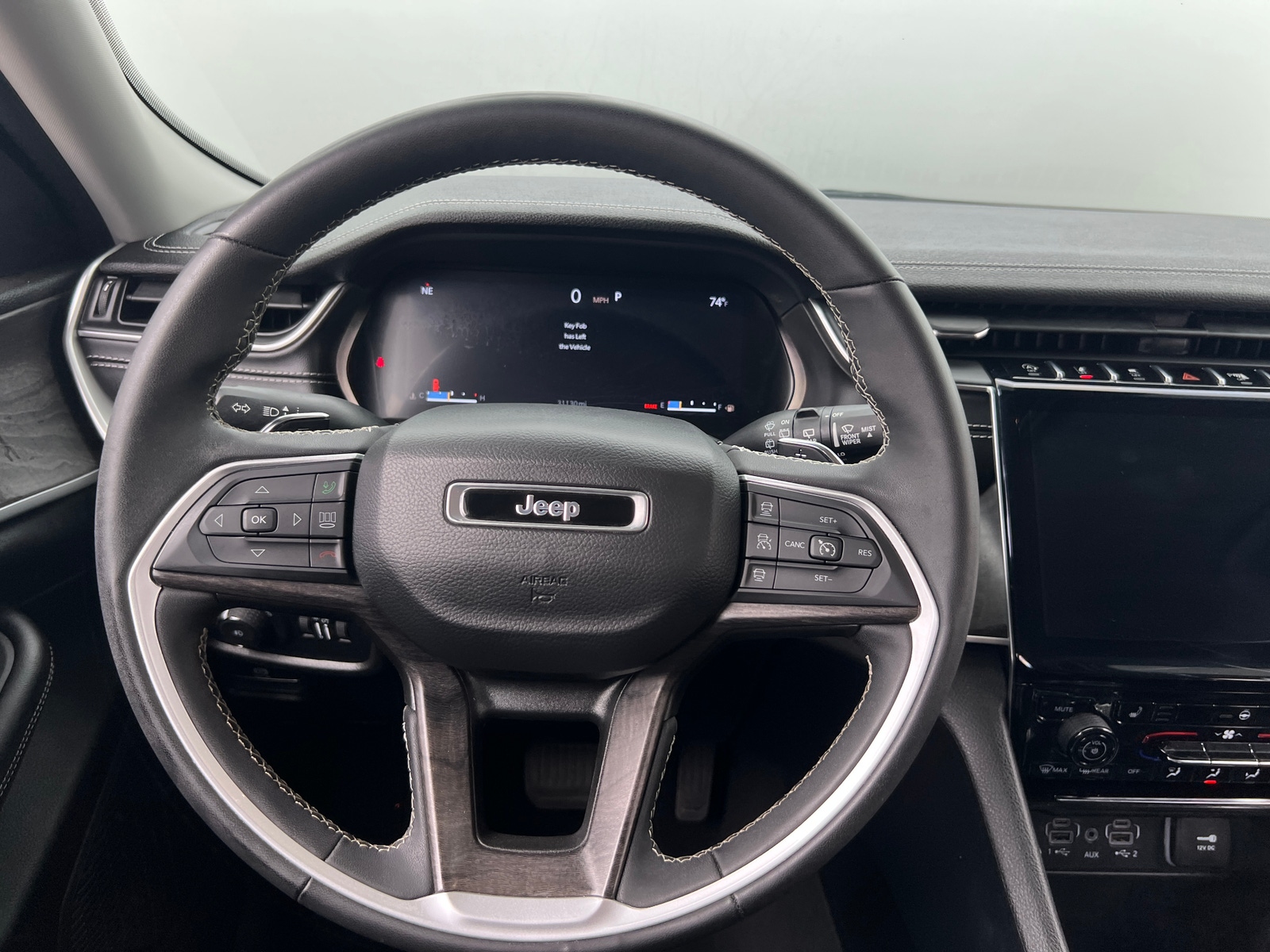 Thumbnail: 2023 Jeep Grand Cherokee L - 4
