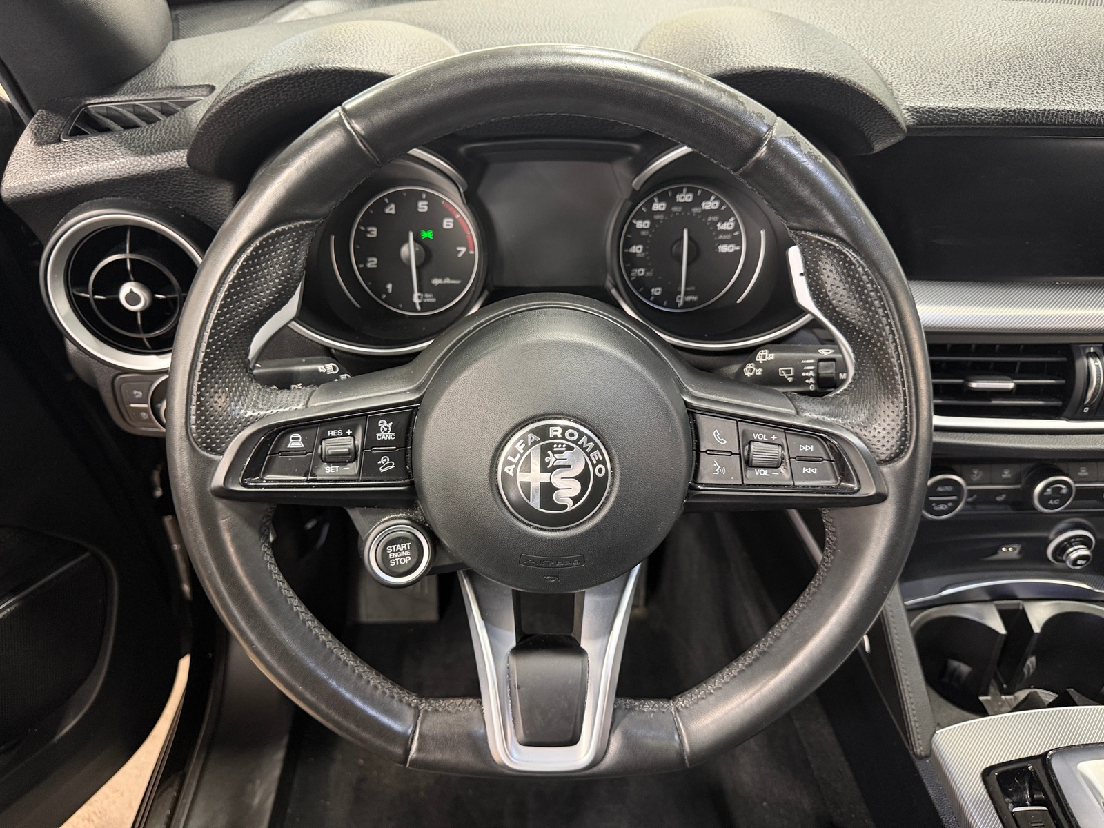 Thumbnail: 2023 Alfa Romeo Stelvio - 4