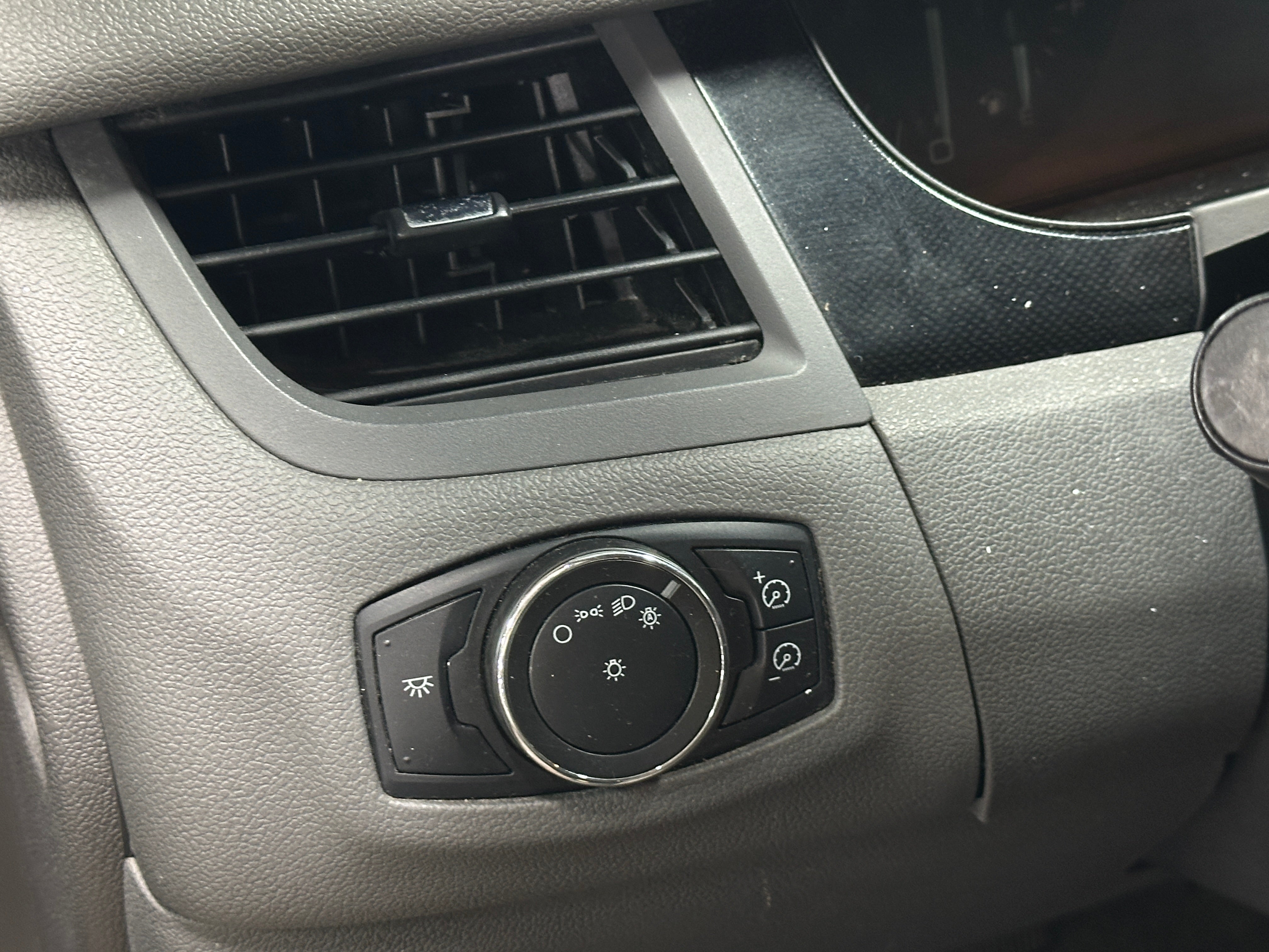 Used 2013 Ford Edge SE with VIN 2FMDK3G98DBB00333 for sale in Pewaukee, WI