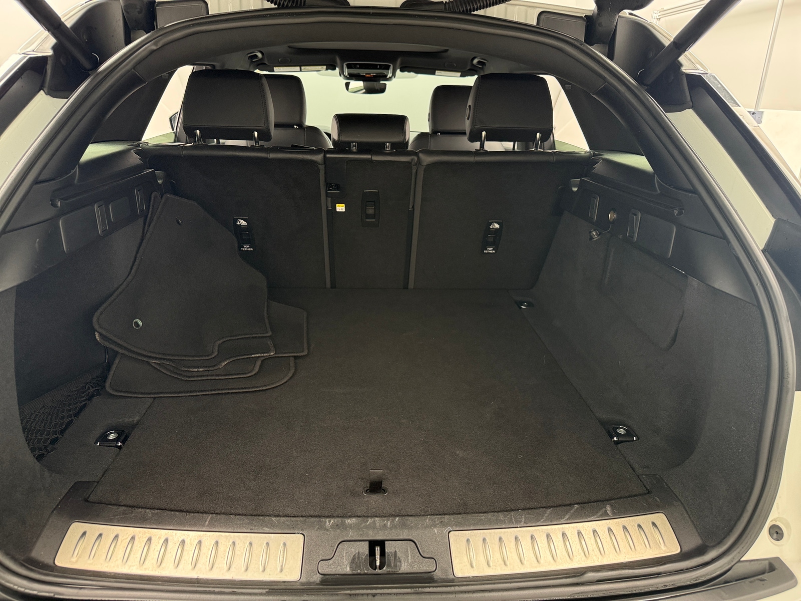 Thumbnail: 2025 Land Rover Range Rover Velar - 6