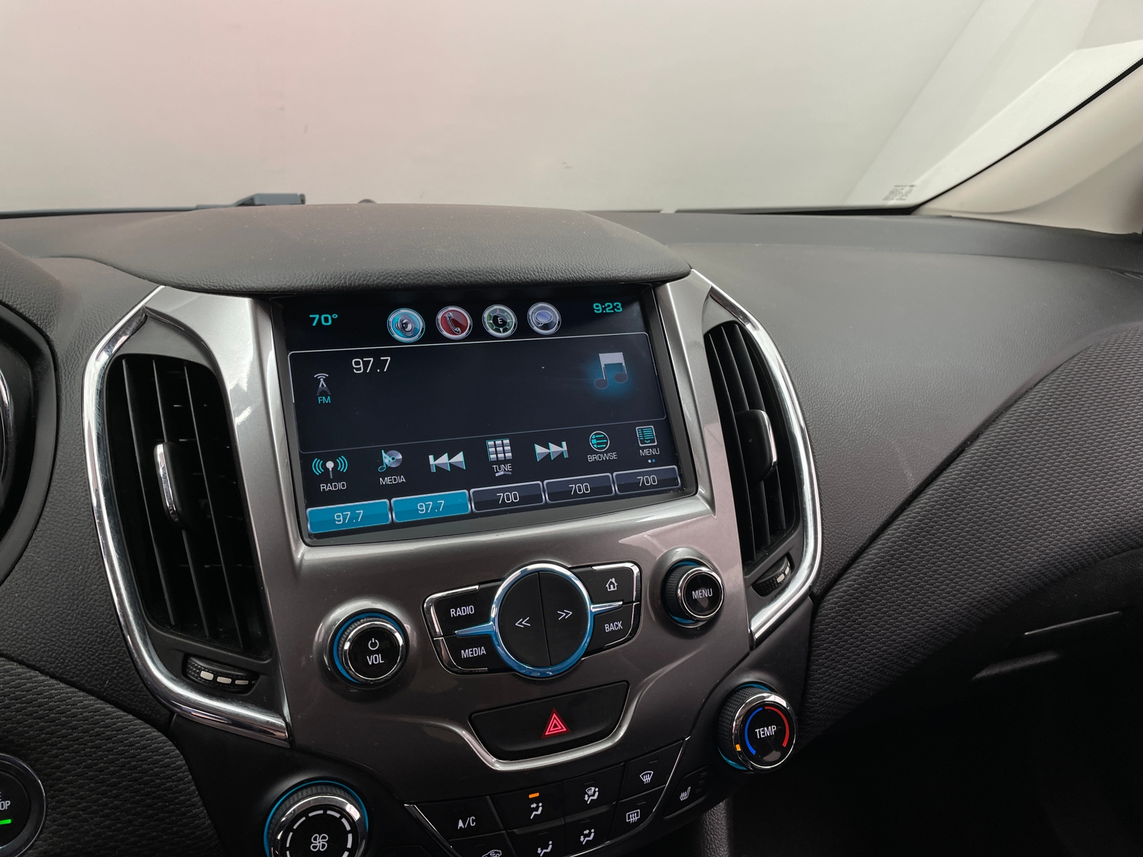 Thumbnail: 2017 Chevrolet Cruze - 4
