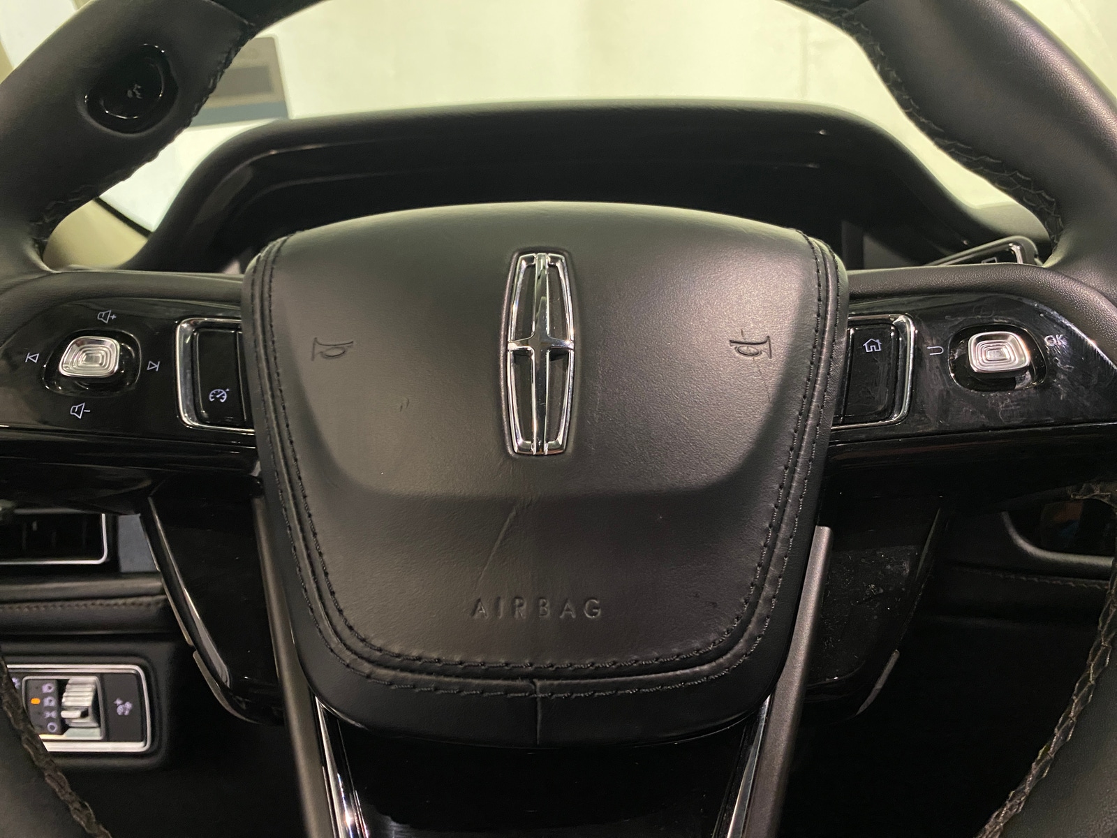Thumbnail: 2022 Lincoln Aviator - 4