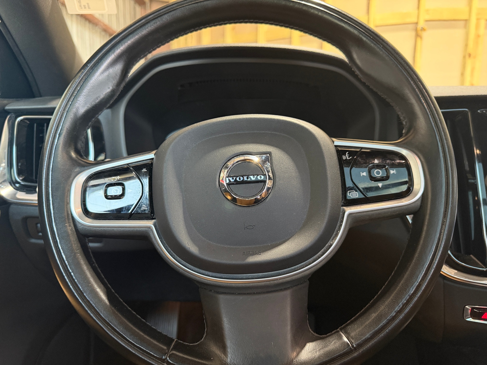 Thumbnail: 2020 Volvo V60 - 4