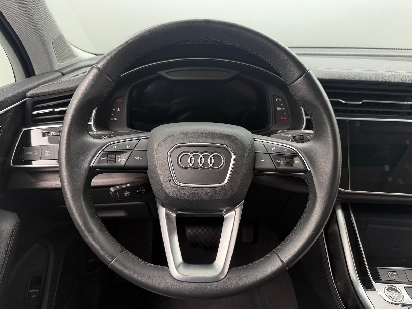 Thumbnail: 2023 Audi Q7 - 4