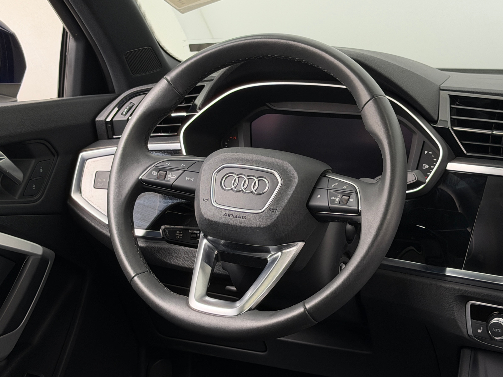Thumbnail: 2025 Audi Q3 - 4