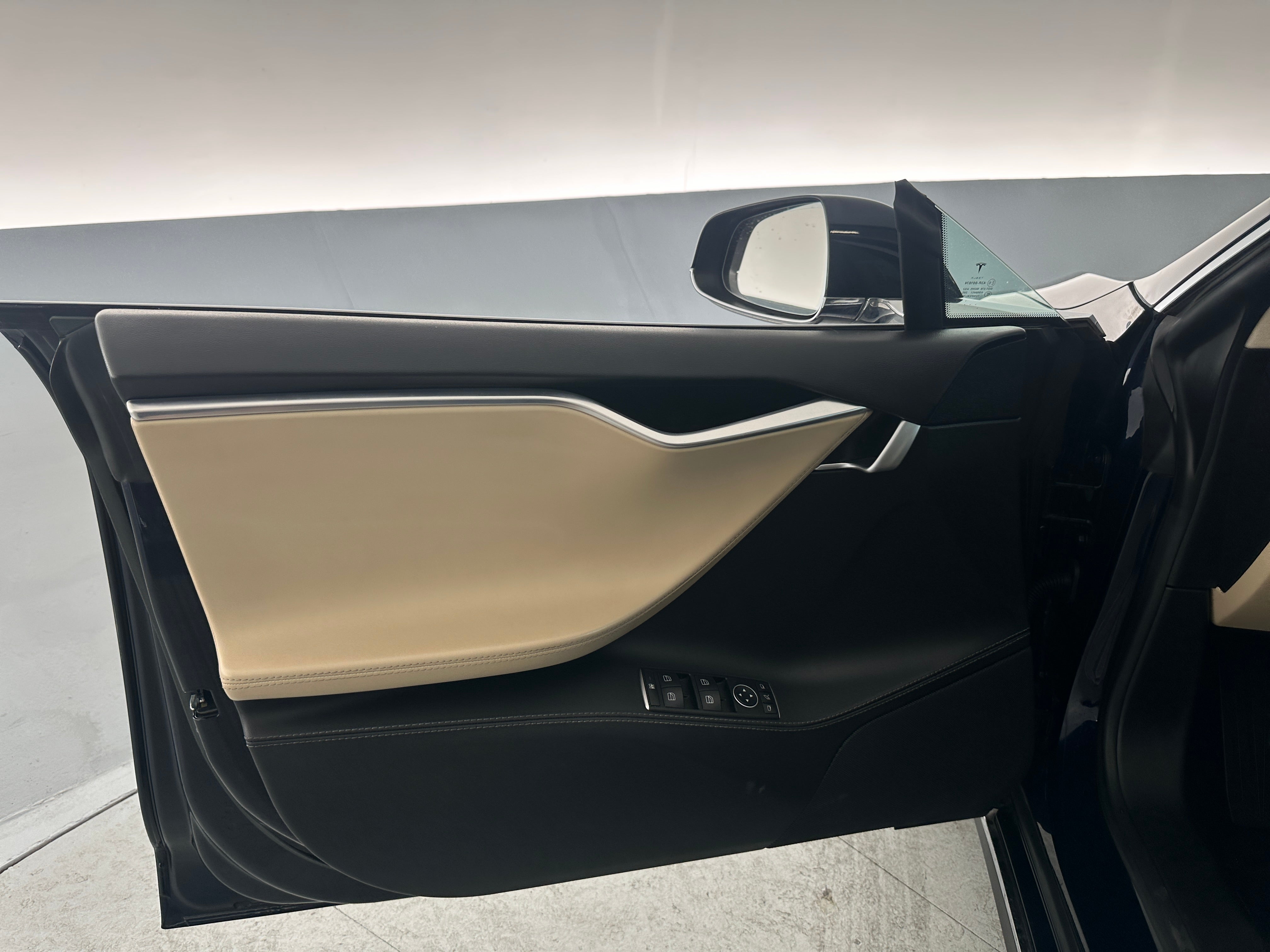 Used 2014 Tesla Model S S with VIN 5YJSA1S17EFP54202 for sale in Oak Creek, WI
