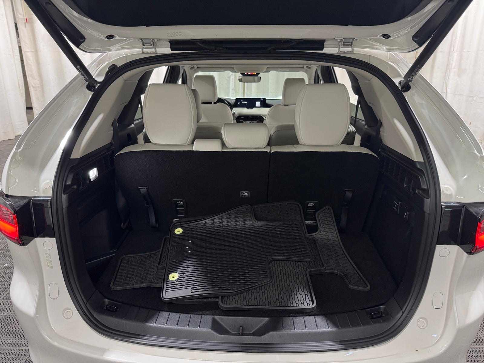 Thumbnail: 2024 Mazda CX-90 - 6