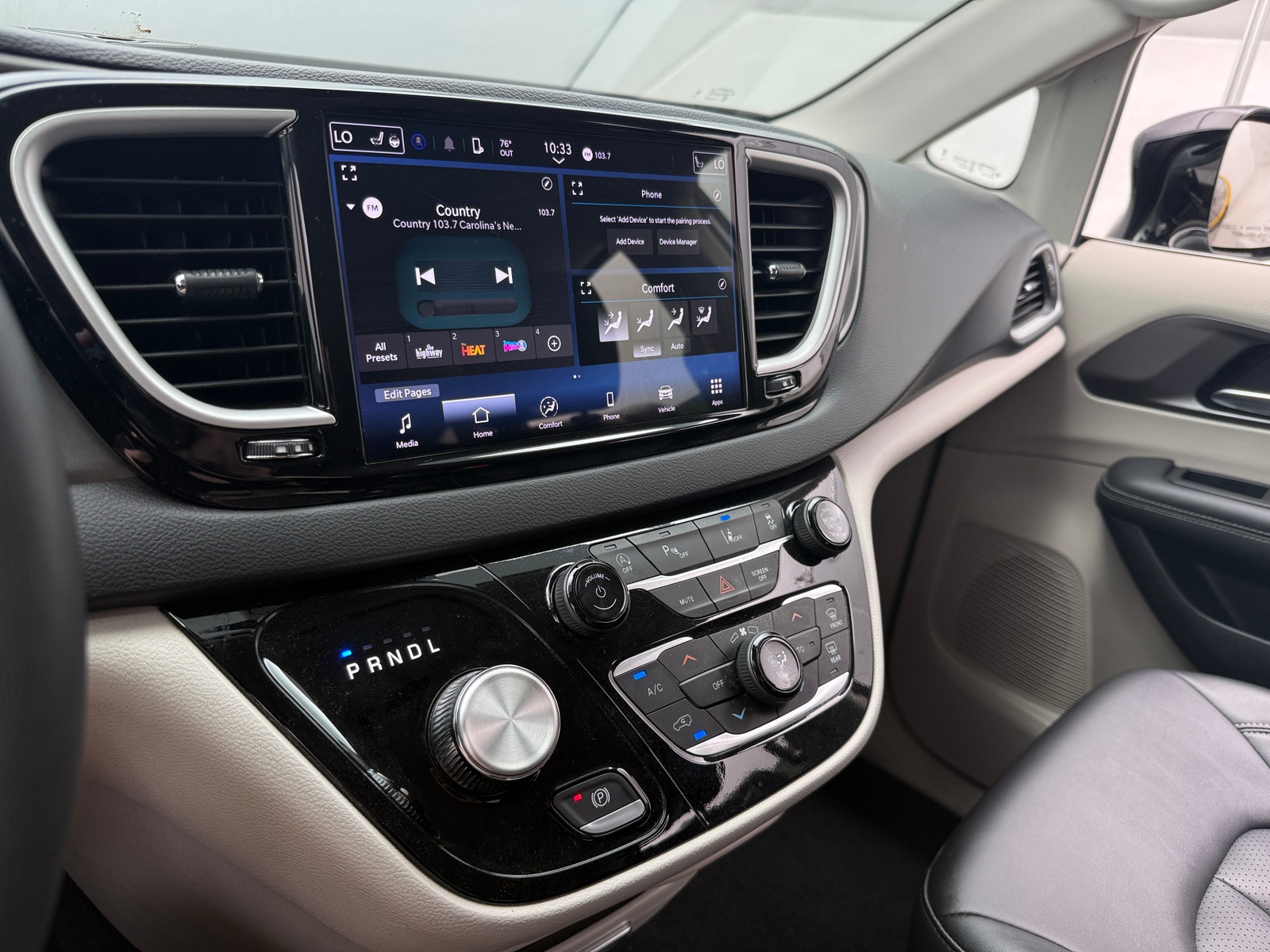Thumbnail: 2024 Chrysler Pacifica - 3