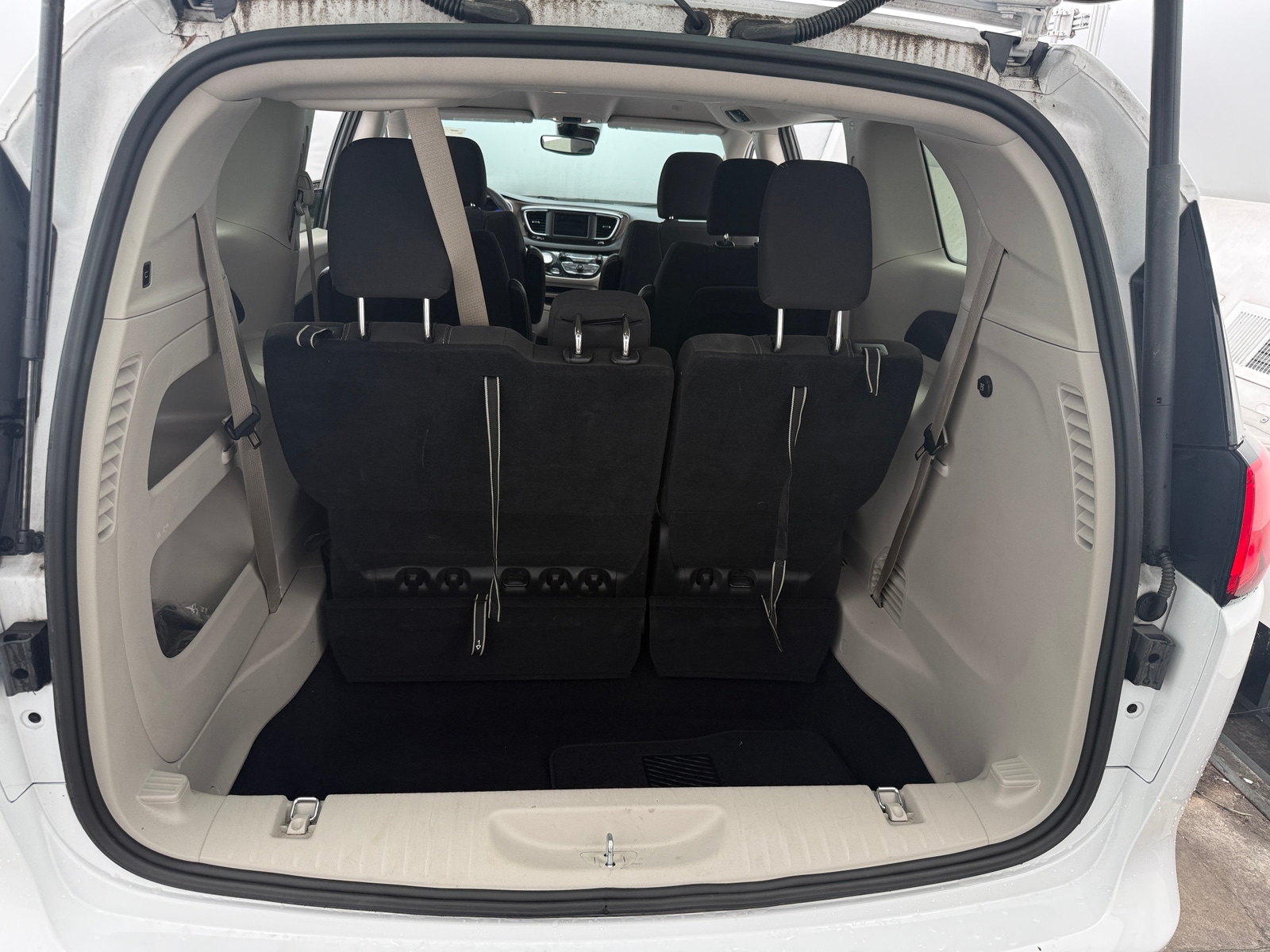 Thumbnail: 2024 Chrysler Voyager - 7