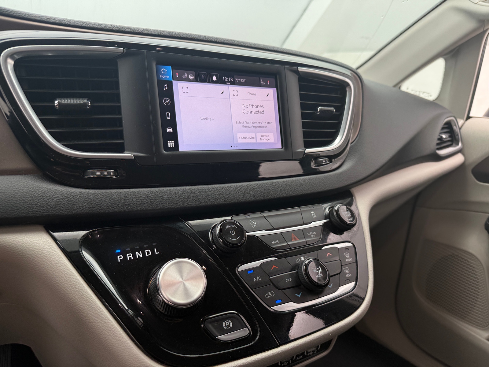 Thumbnail: 2024 Chrysler Voyager - 4