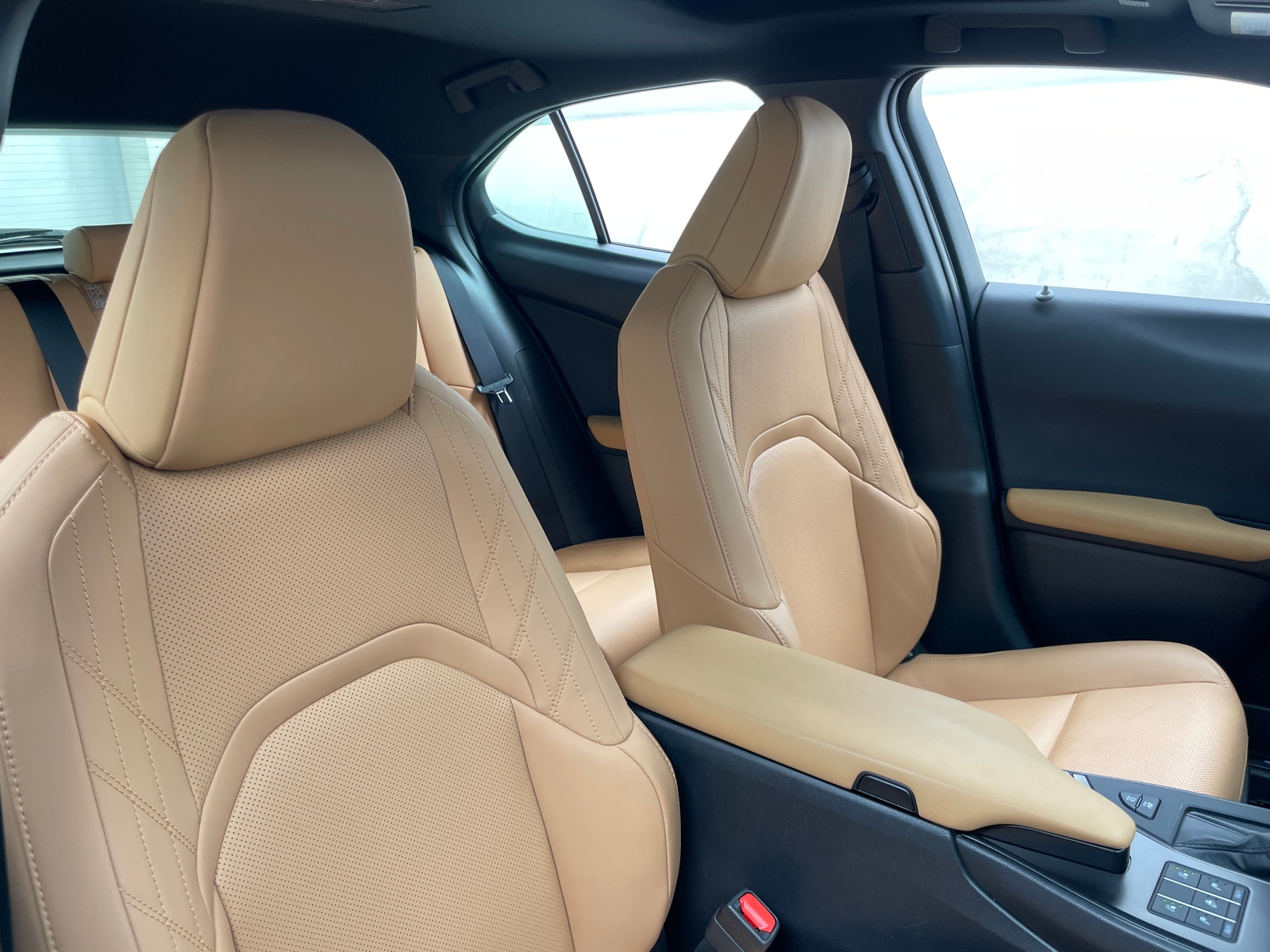 Thumbnail: 2024 Lexus UX - 2
