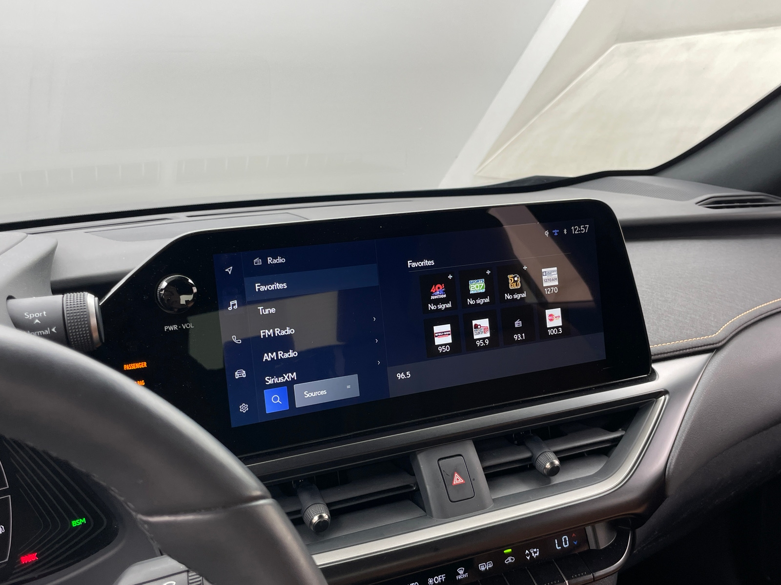 Thumbnail: 2024 Lexus UX - 4