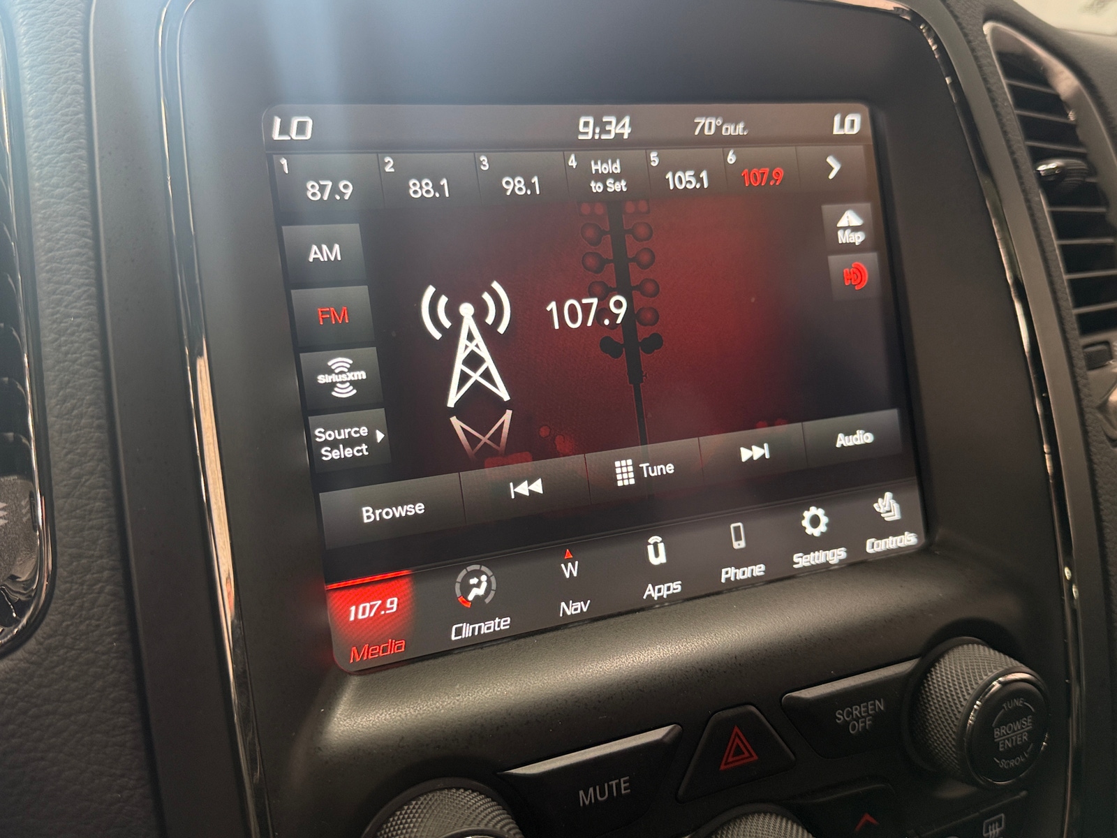 Thumbnail: 2018 Dodge Durango - 3