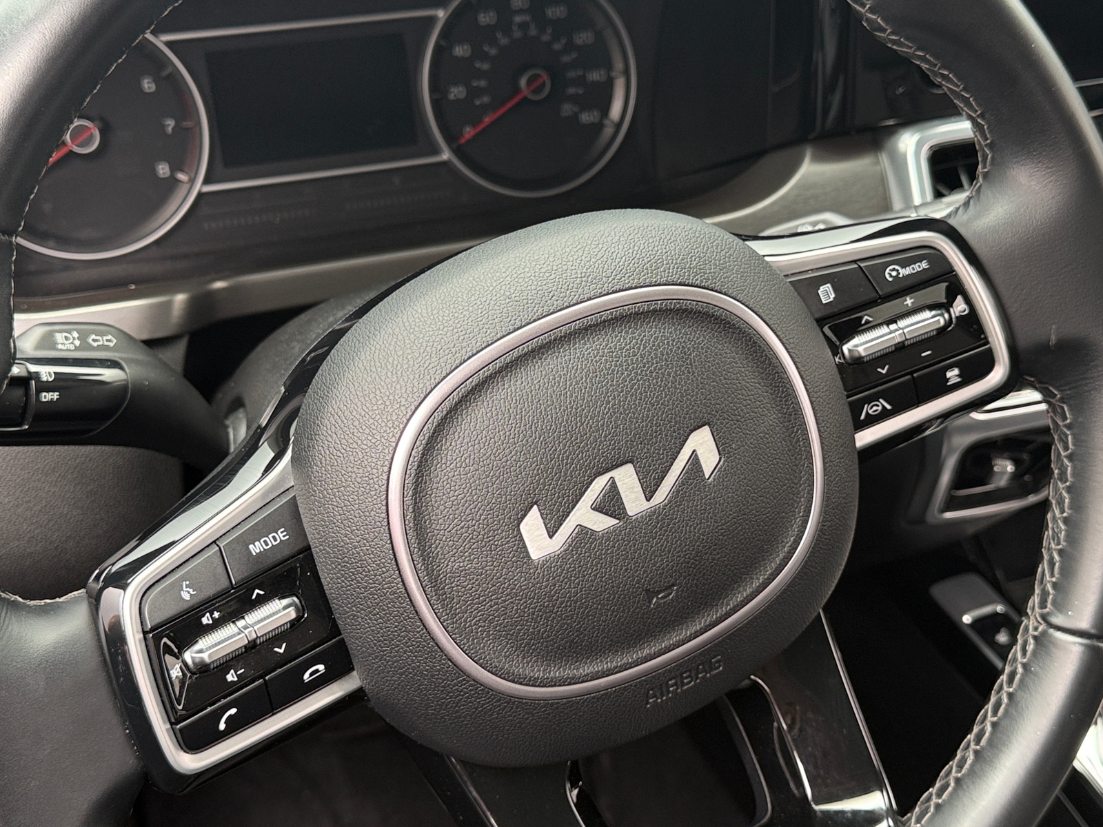 Thumbnail: 2022 Kia Sorento - 4