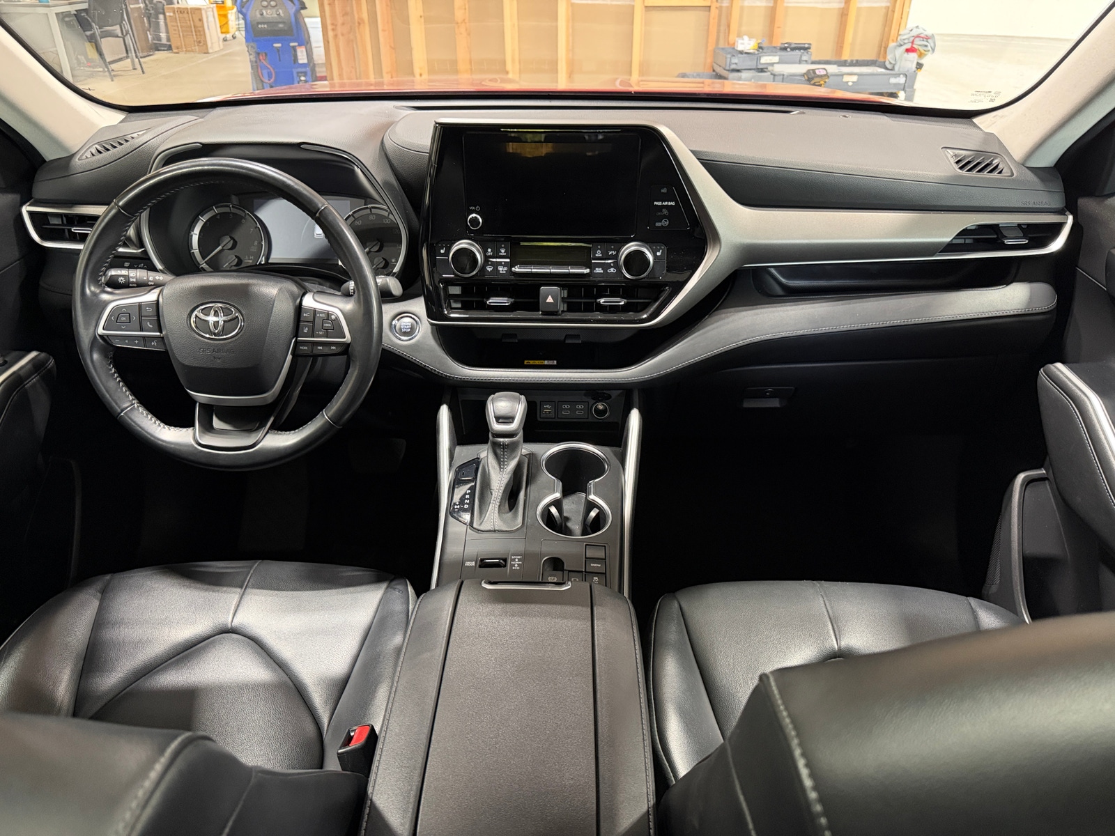 Thumbnail: 2023 Toyota Highlander - 3