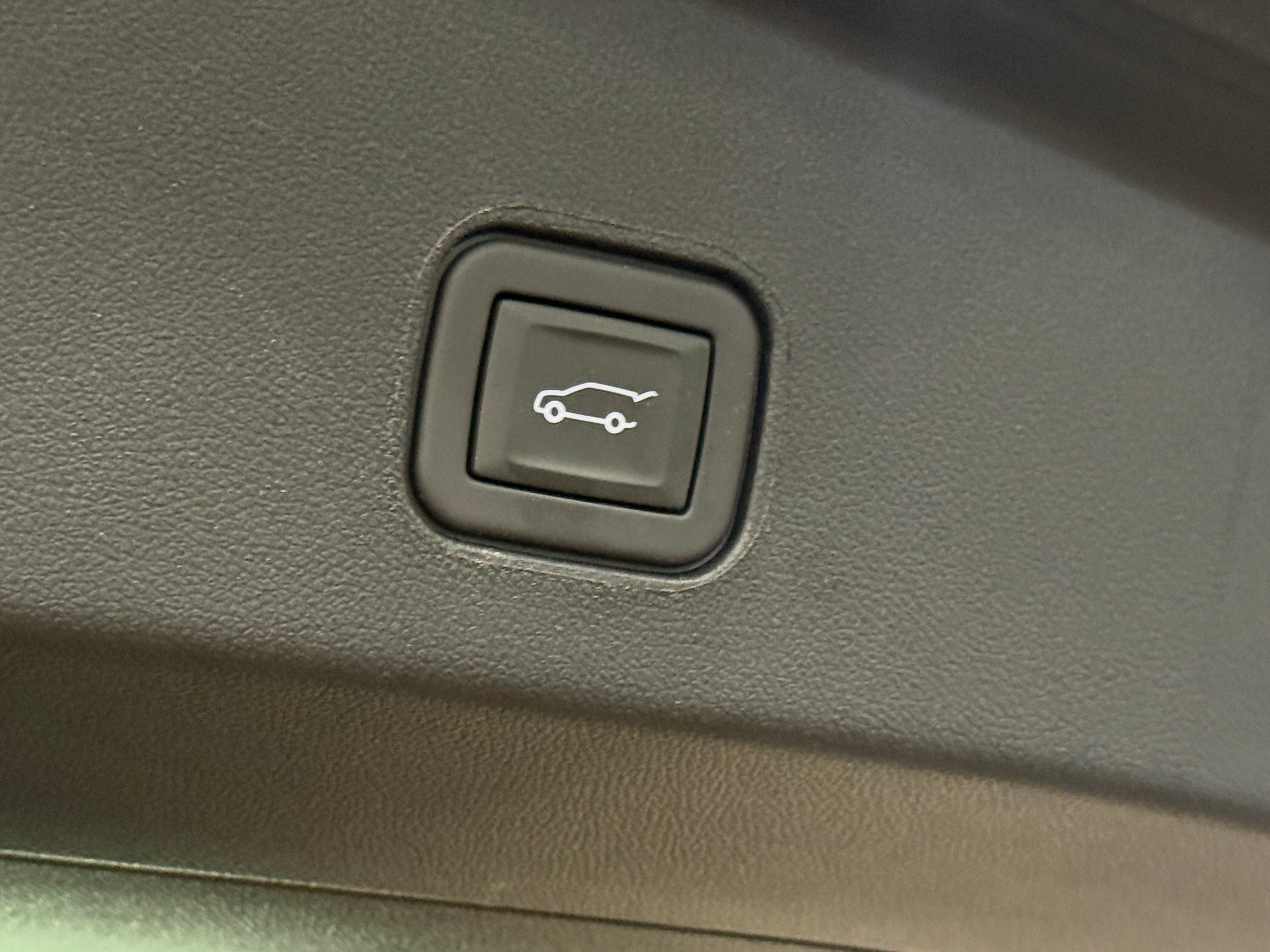 Used 2024 Cadillac LYRIQ Tech with VIN 1GYKPMRL1RZ136052 for sale in Auburn, WA