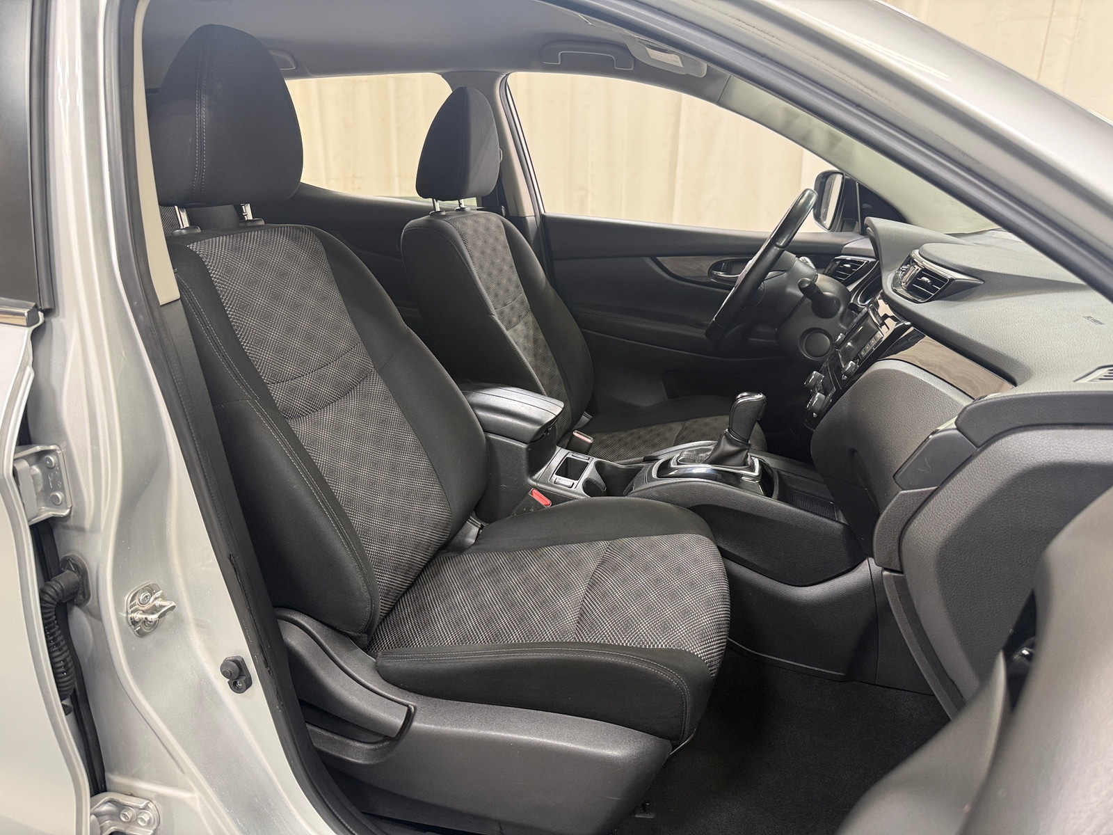 Thumbnail: 2021 Nissan Rogue Sport - 2