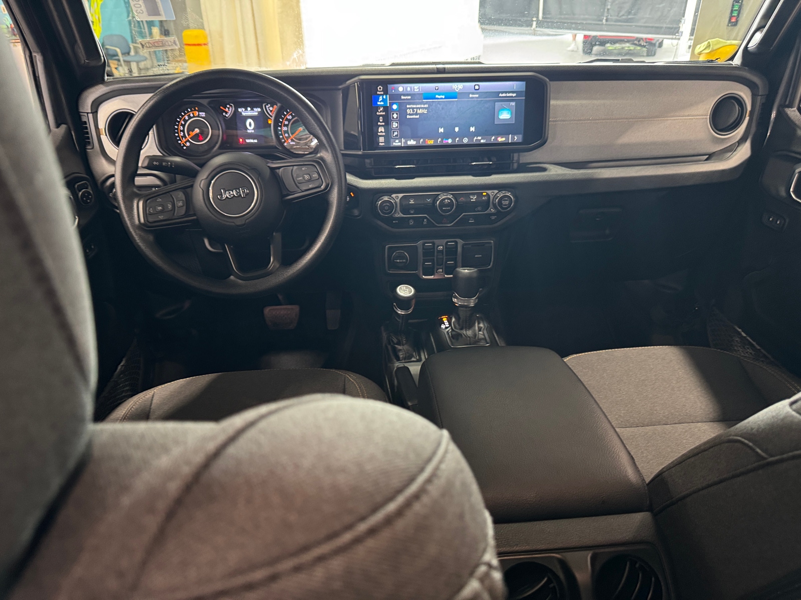Thumbnail: 2025 Jeep Gladiator - 3