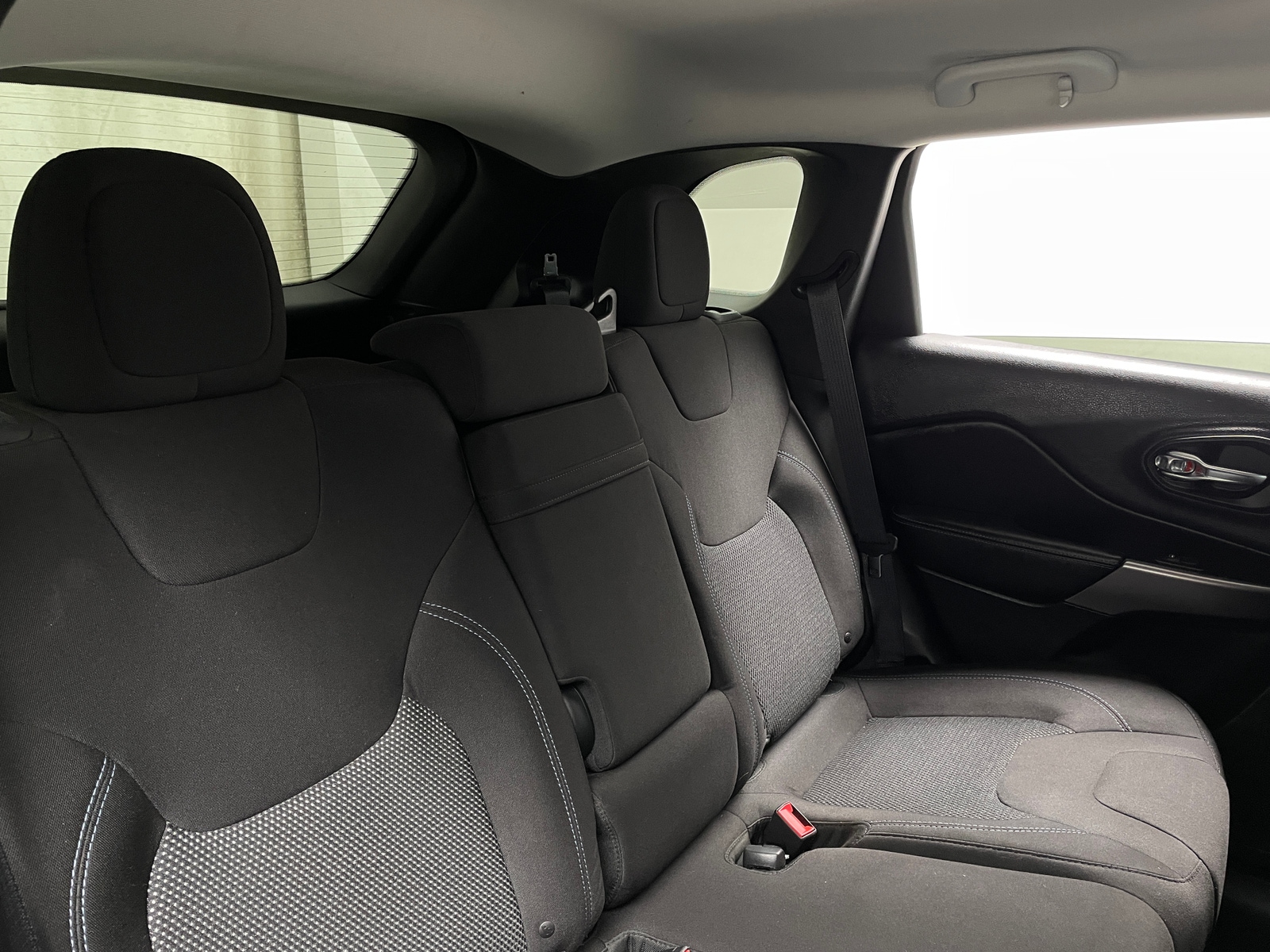 Thumbnail: 2019 Jeep Cherokee - 6