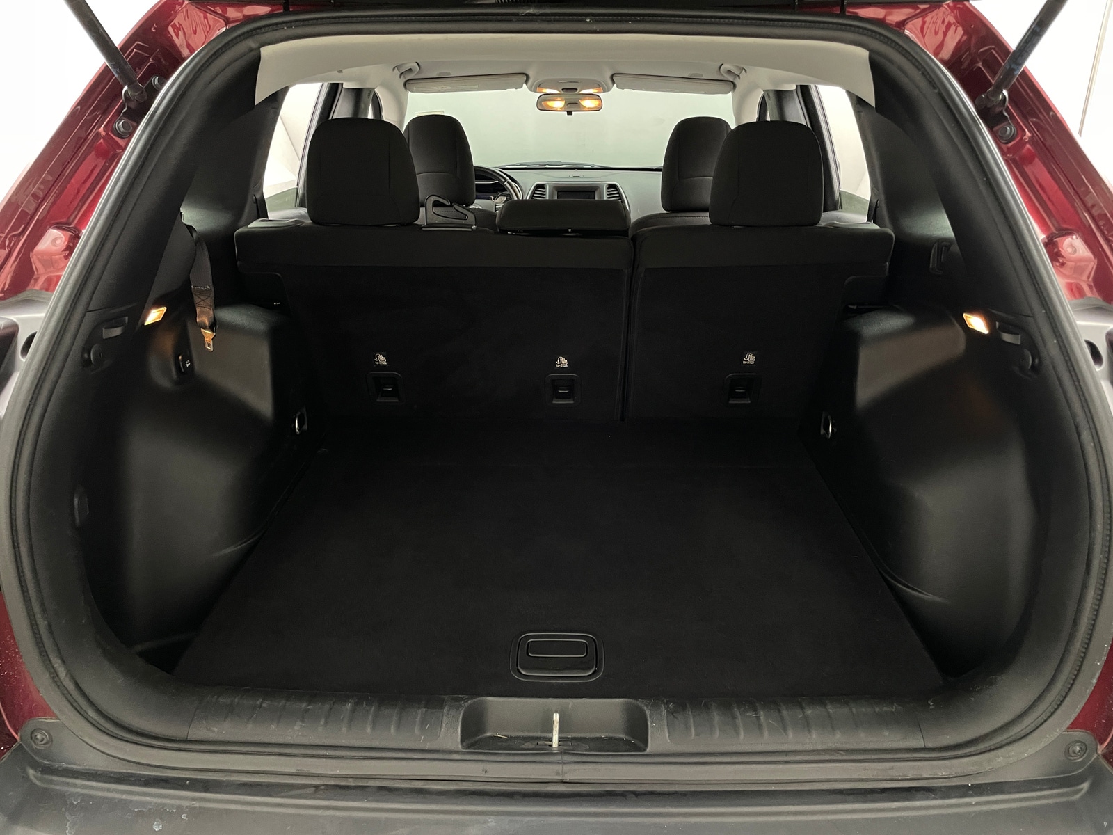Thumbnail: 2019 Jeep Cherokee - 7