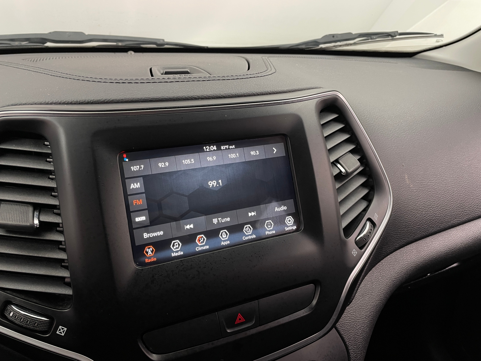Thumbnail: 2019 Jeep Cherokee - 4