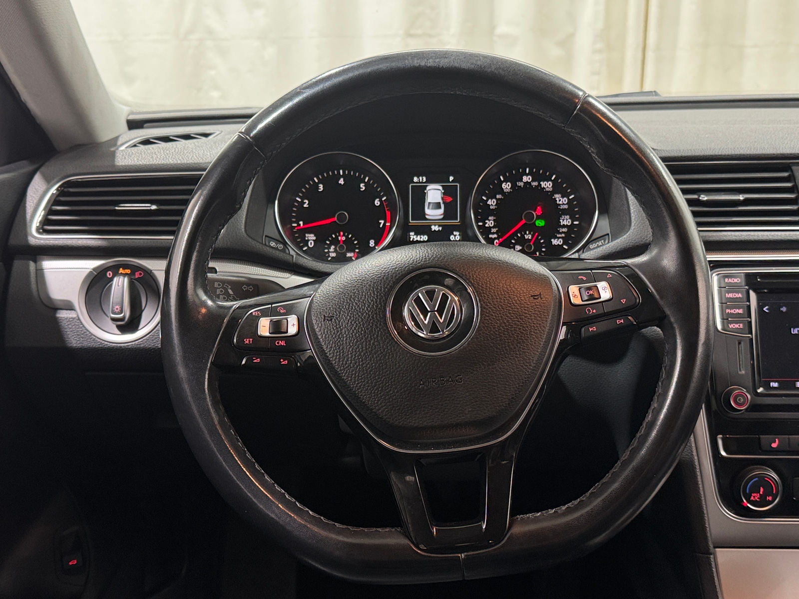 Thumbnail: 2019 Volkswagen Passat - 4