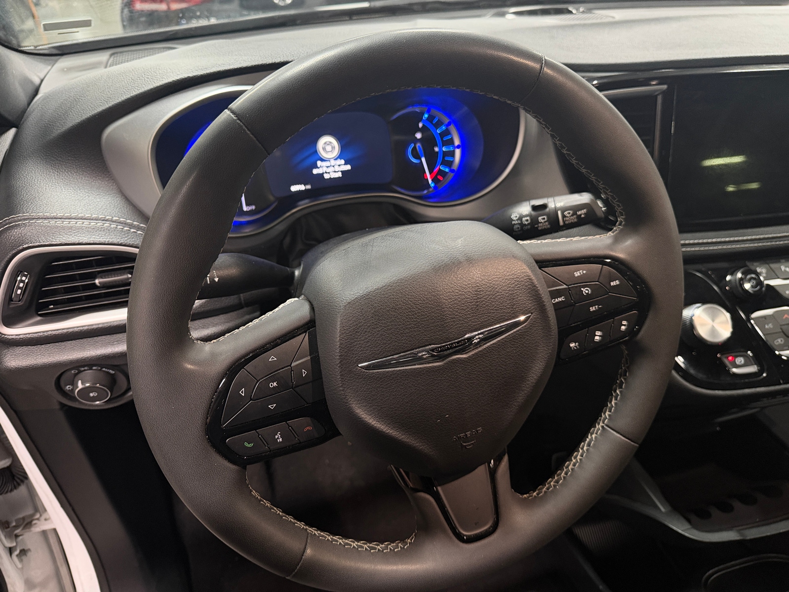Thumbnail: 2024 Chrysler Pacifica - 4