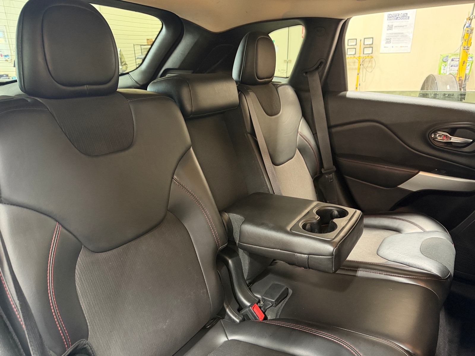Thumbnail: 2018 Jeep Cherokee - 6