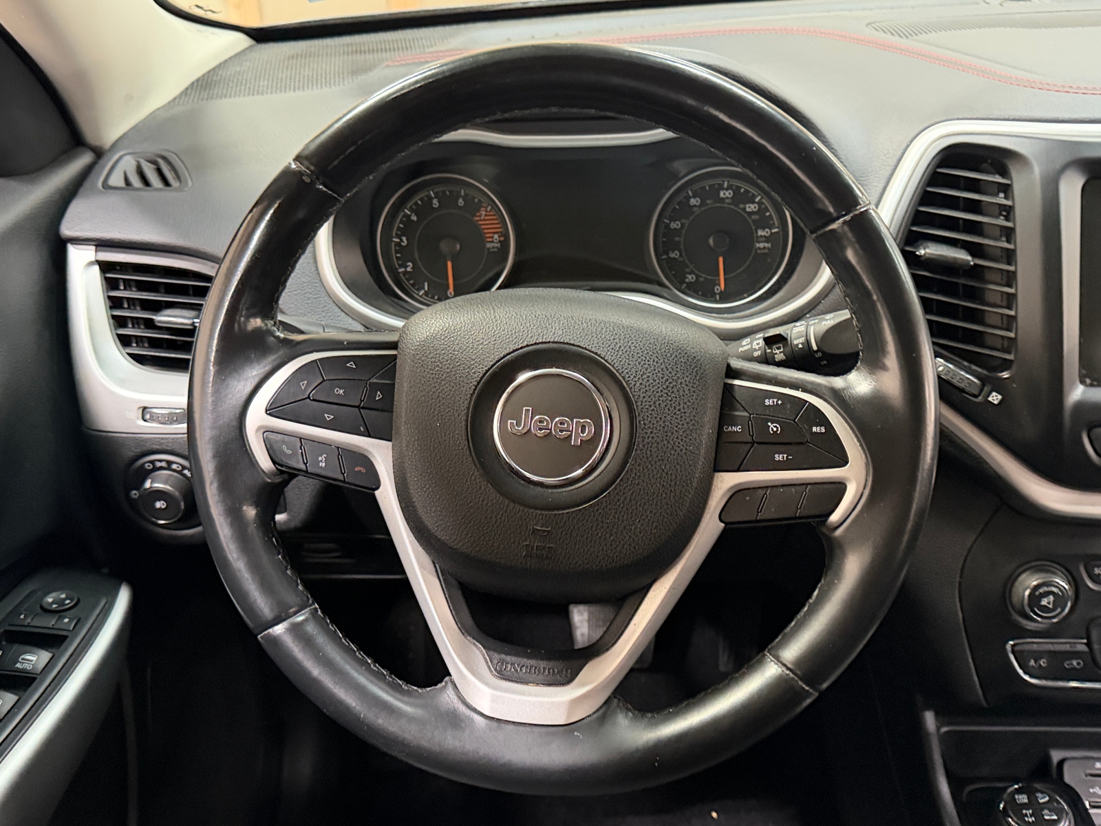 Thumbnail: 2018 Jeep Cherokee - 5