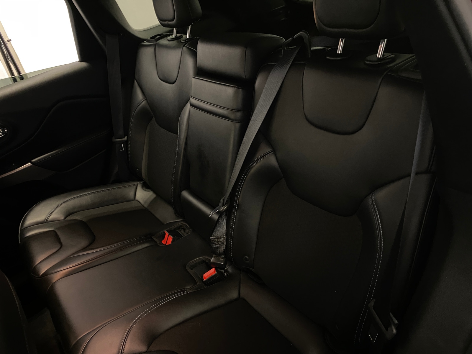 Thumbnail: 2019 Jeep Cherokee - 6