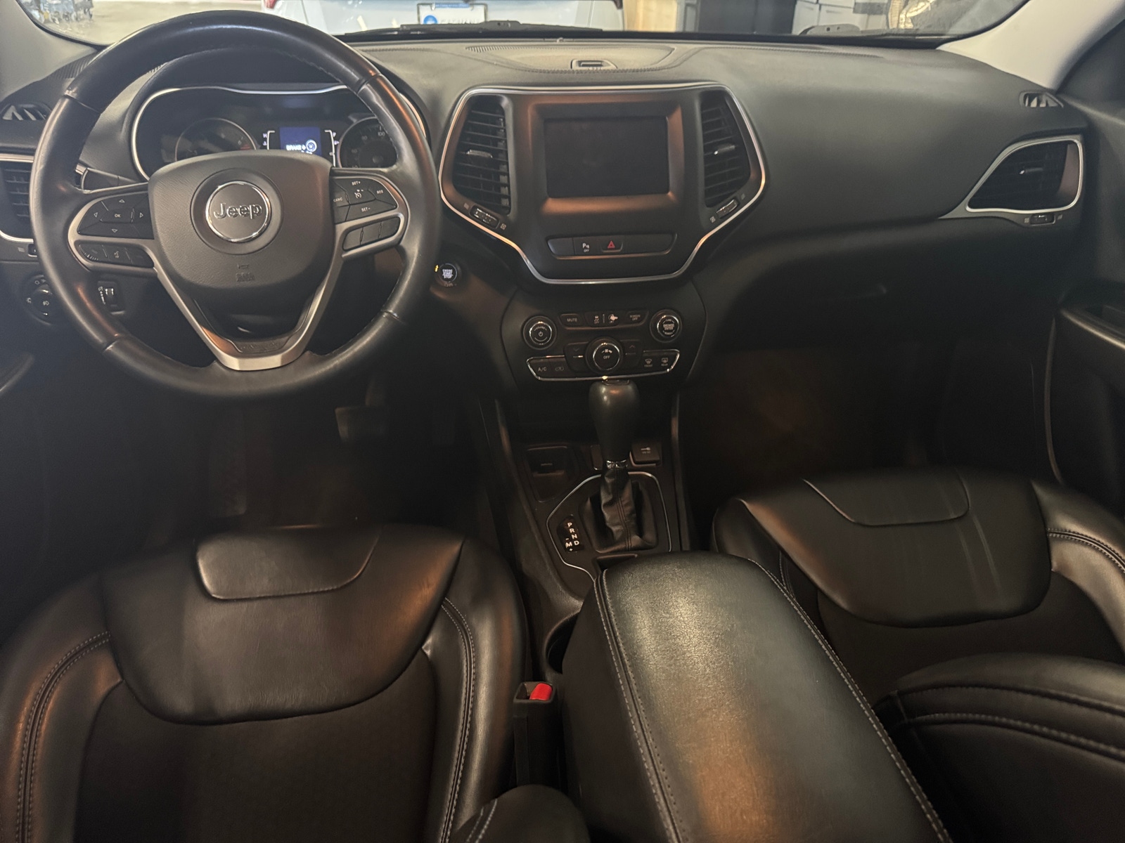Thumbnail: 2019 Jeep Cherokee - 3