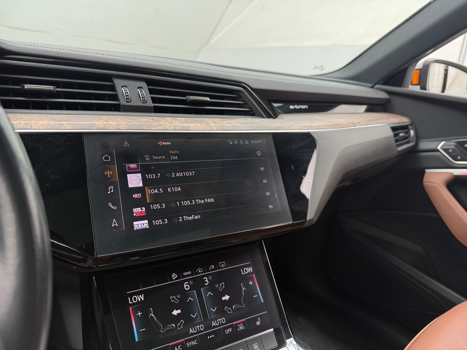 Thumbnail: 2021 Audi e-tron - 3