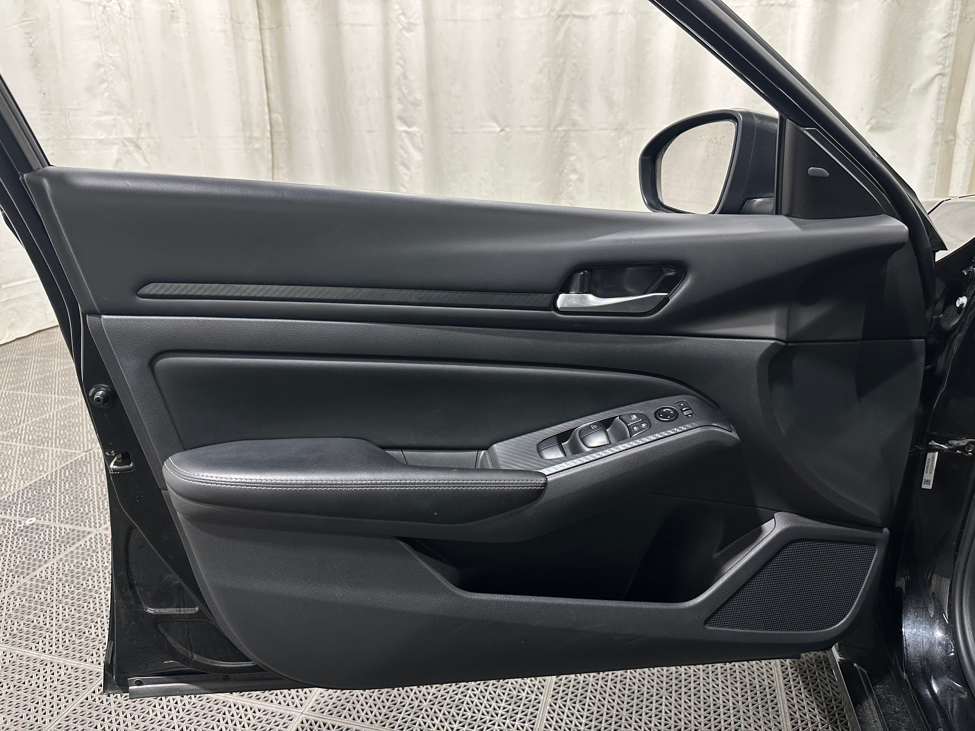 2025 Nissan Altima SV - Photo 10